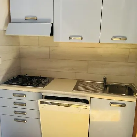 Vila Two-story Terraced House With Private Garden