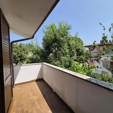 Two-story Terraced House With Private Garden فيلة بيبيوني