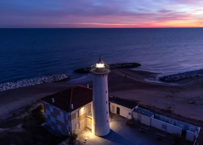 Vila Two-story Terraced House With Private Garden